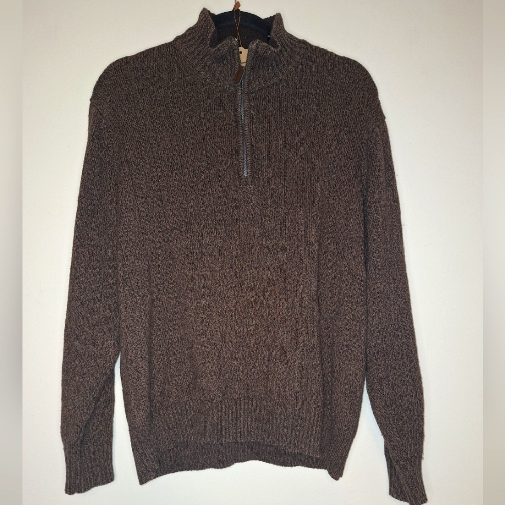 An Oscar De La Renta chocolate long sleeve sweater in a men's size large. EUC.